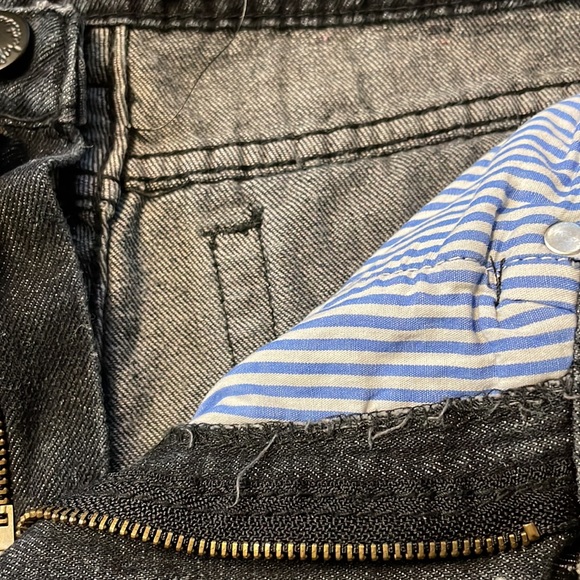 🌻HP🌻 Signature 8 | Distressed Jean Shorts. Medium. Boutique Brand. Nice Detail - Picture 4 of 7